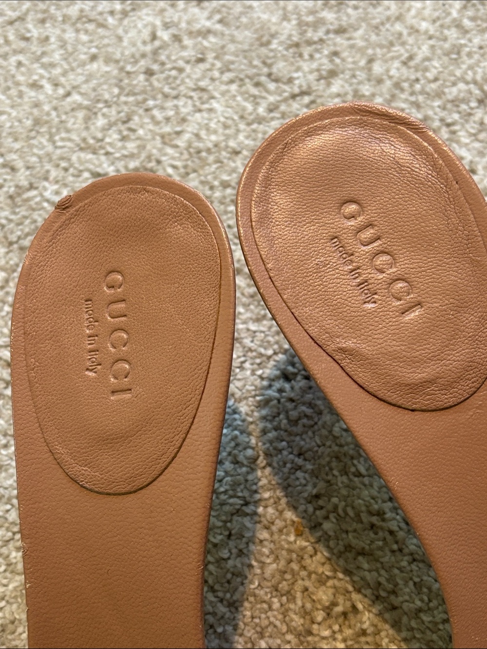 Gorgeous Gucci, sandals with a stunning small heel size 9 - Picture 2 of 8